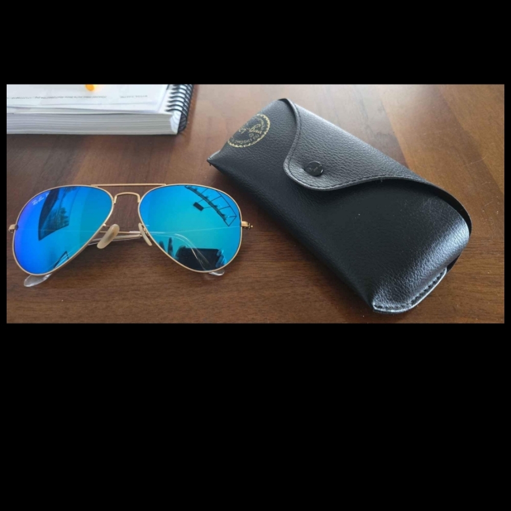 Ray-Ban Aviator Sunglasses with Blue Reflective Lenses and Gold Frame
